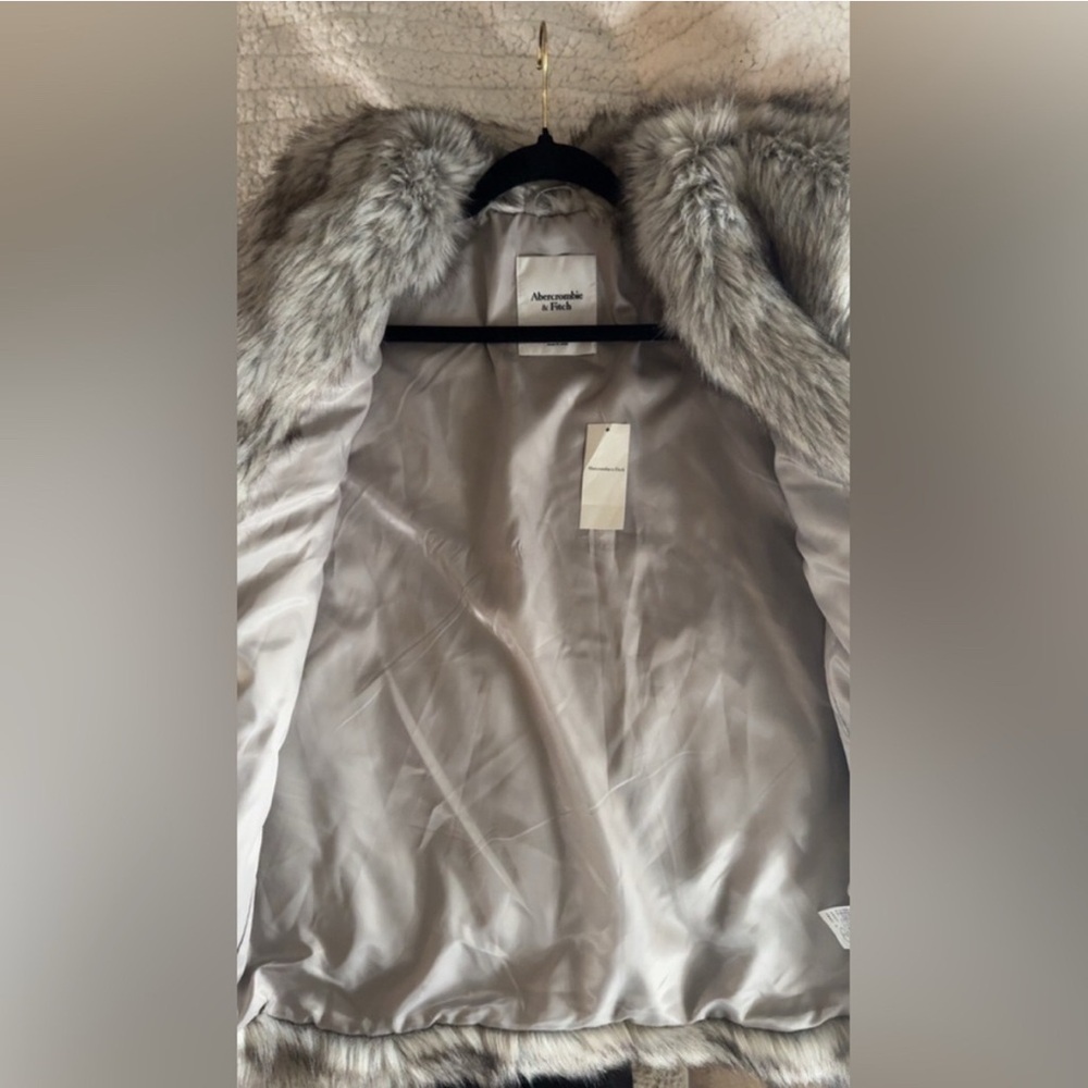 NWT Abercrombie & Fitch Faux Fur Coat - Picture 7 of 8